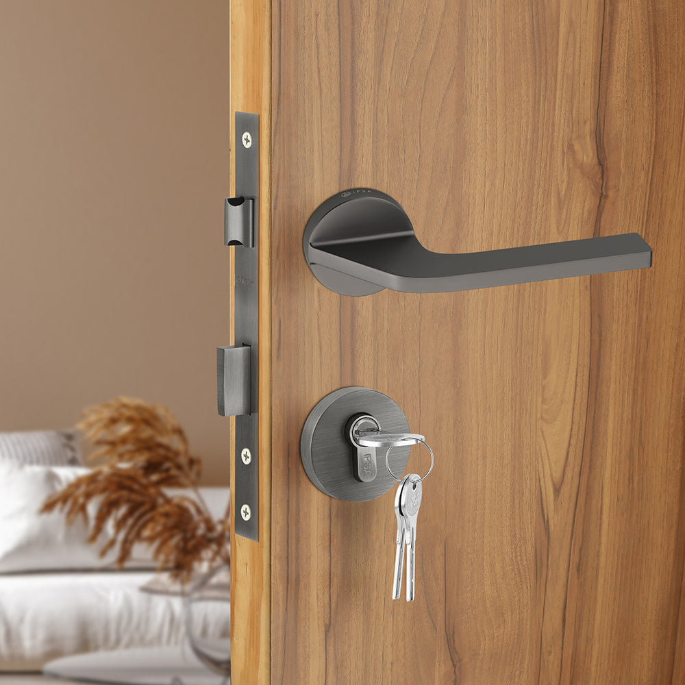 IPSA Aly Lord Series On Rose Door Handle without Lock body & Cylinder Only Pair Finish: BLACK